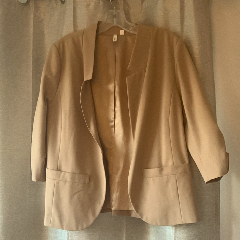 Tan cropped blazer with ruched 3/4 sleeves size juniors XL